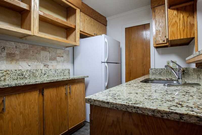 1405 Charles St - Photo 5 of 16