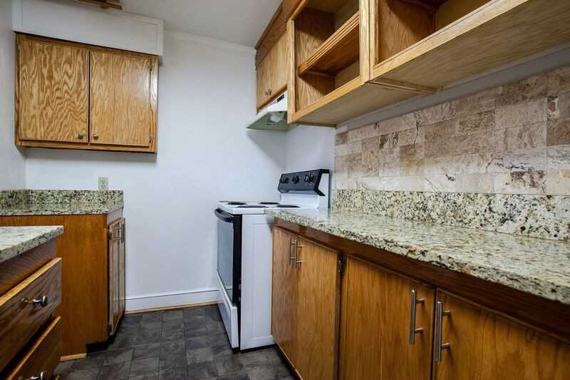 1405 Charles St - Photo 6 of 16