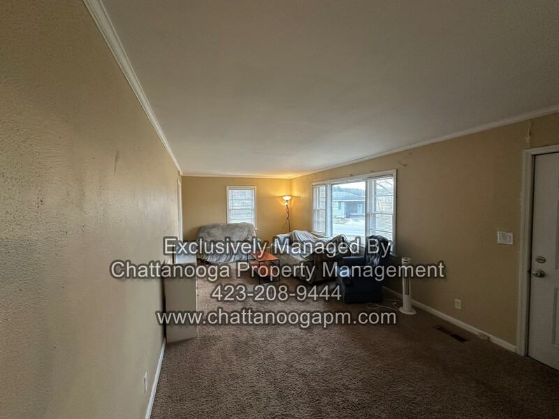 1003 Floyd Dr - Photo 2 of 9