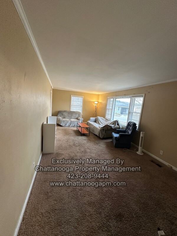 1003 Floyd Dr - Photo 3 of 9