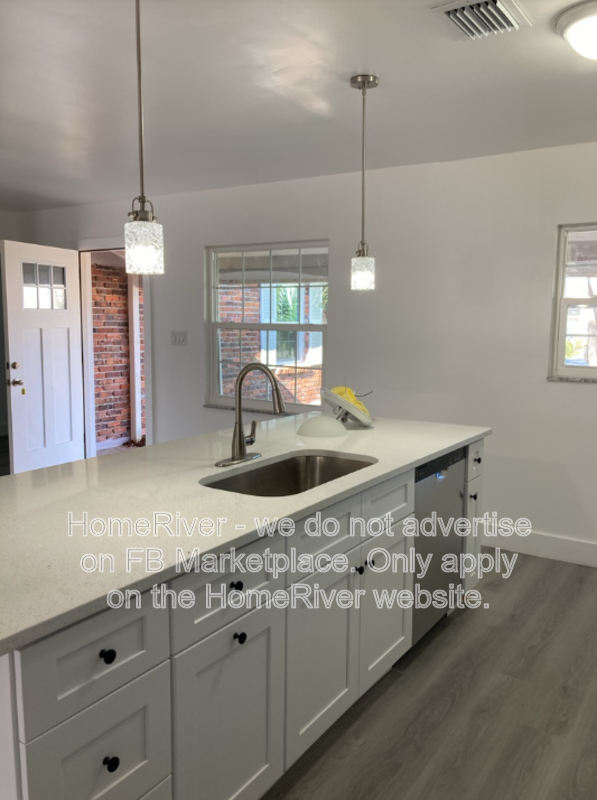 4926 Shetland Ave - Photo 3 of 16