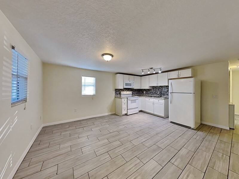 613 E 2nd St #101 - Photo 3 of 10