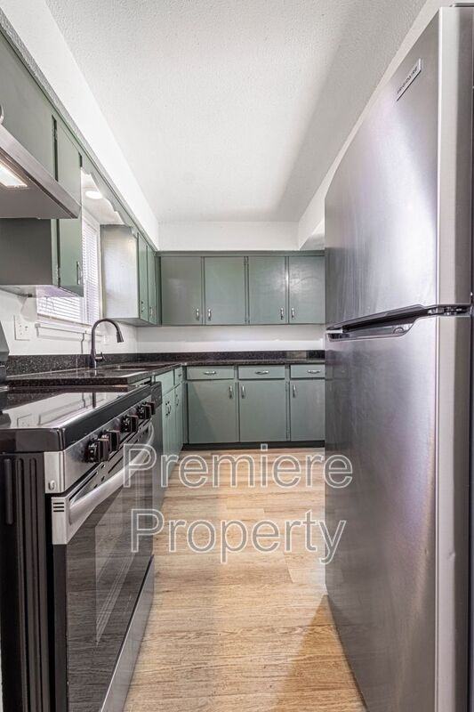 224 E Hargis St #B - Photo 4 of 11