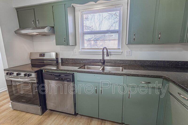 224 E Hargis St #B - Photo 5 of 11