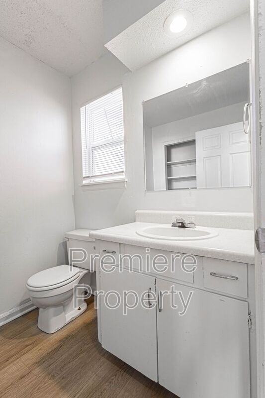 224 E Hargis St #B - Photo 7 of 11