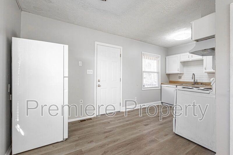 7600 E 50th St - Photo 4 of 14