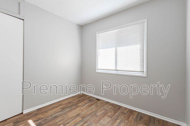 7600 E 50th St - Photo 6 of 14