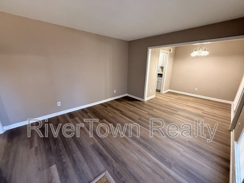 4987 Scenicwood Cv - Photo 3 of 18