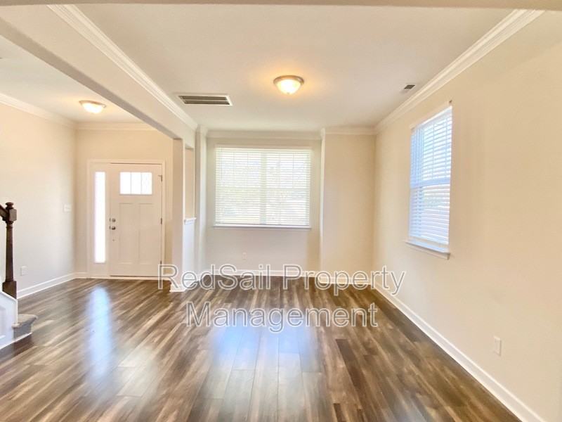 2758 Mckann Ave - Photo 3 of 25