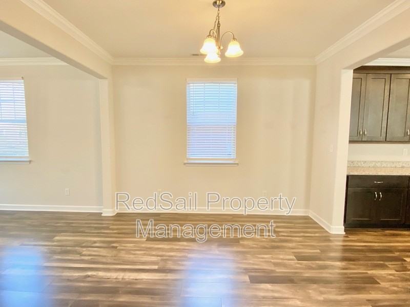 2758 Mckann Ave - Photo 5 of 25