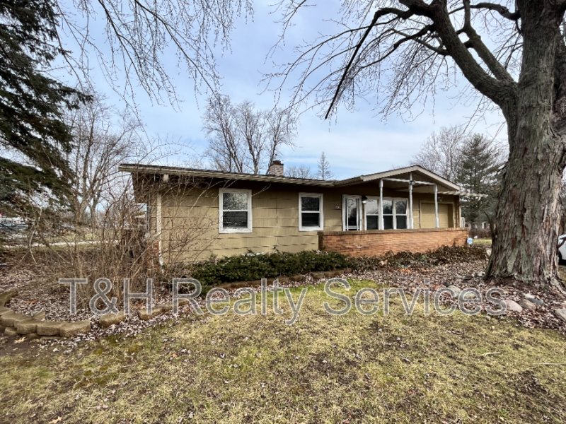 608 Iroquois Dr - Photo 2 of 22