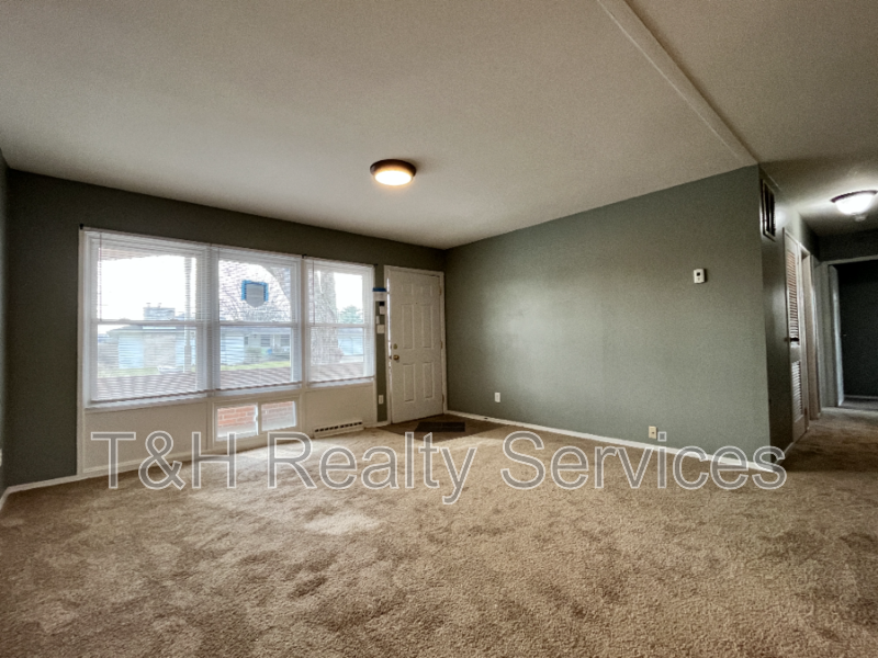 608 Iroquois Dr - Photo 4 of 22