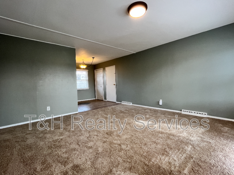 608 Iroquois Dr - Photo 5 of 22