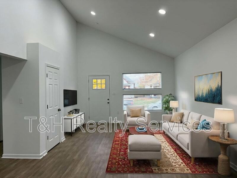 408 N Berwick Ave - Photo 3 of 21