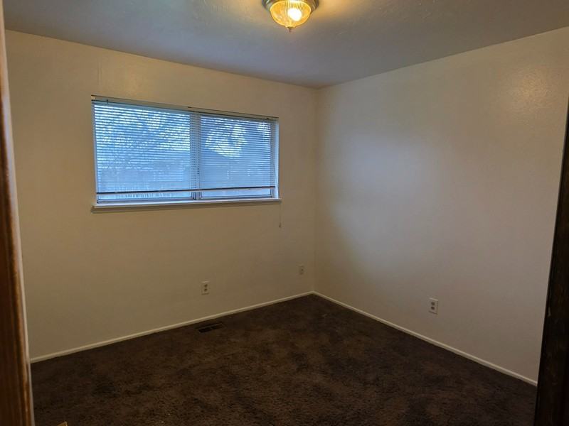 231 Hawthorne St - Photo 7 of 15