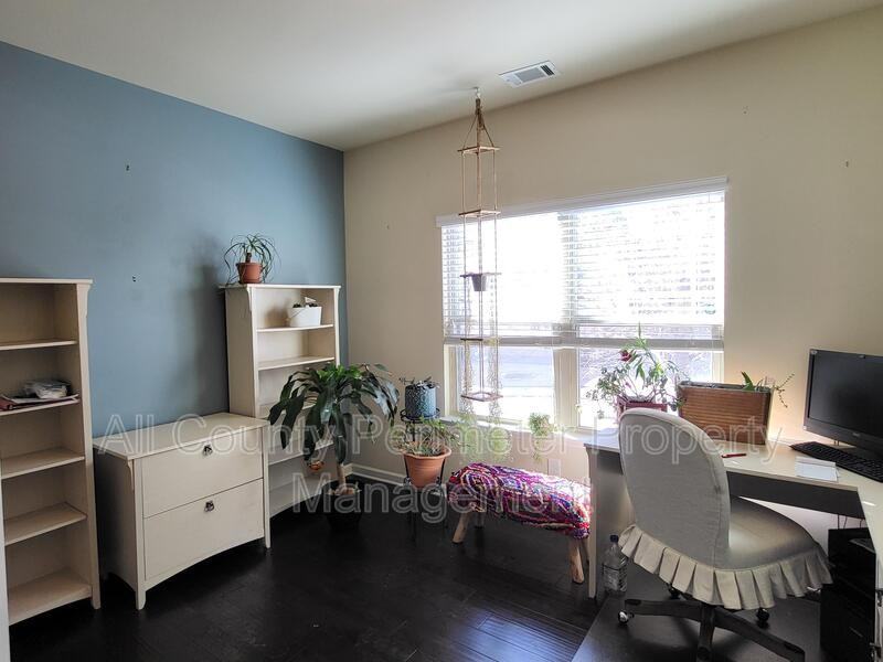 5735 Riverside Bay - Photo 5 of 20