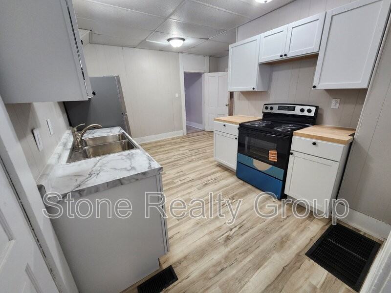 1515 Chase St - Photo 4 of 10