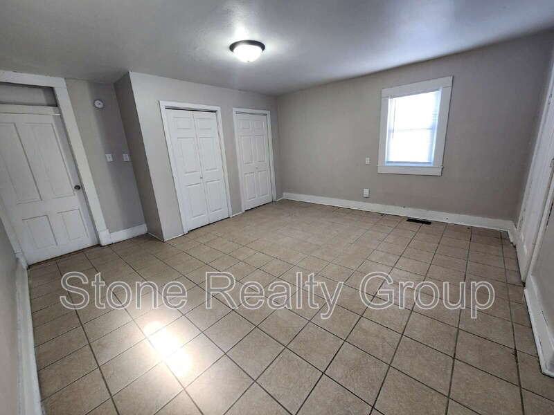 1515 Chase St - Photo 5 of 10