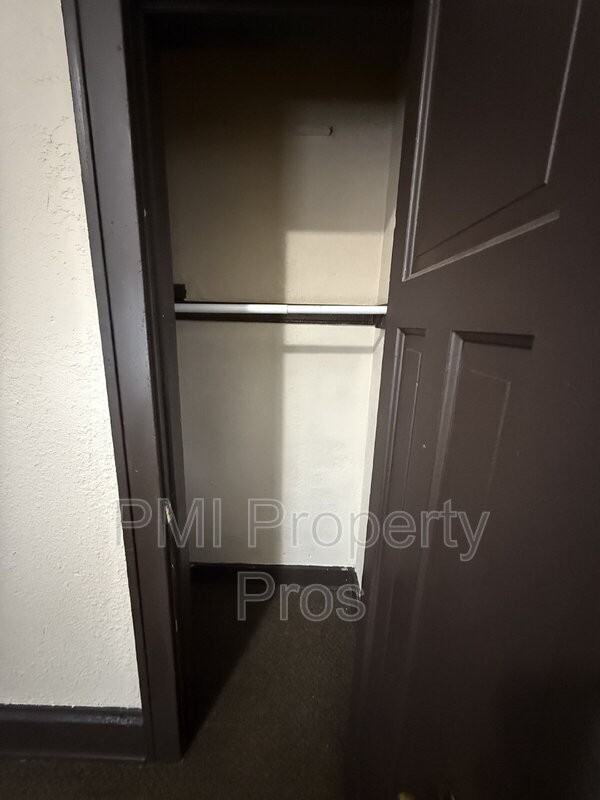 2320 N 44th St - Photo 3 of 13