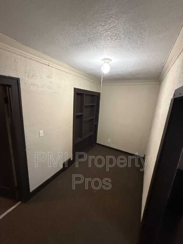 2320 N 44th St - Photo 4 of 13