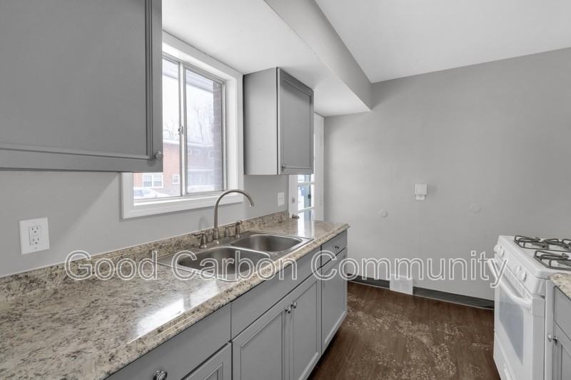 15 Janice St #15 - Photo 2 of 17