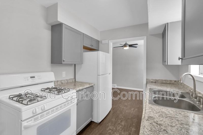 15 Janice St #15 - Photo 3 of 17