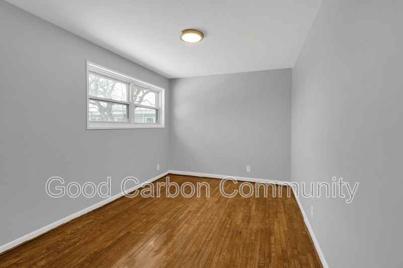 15 Janice St #15 - Photo 6 of 17