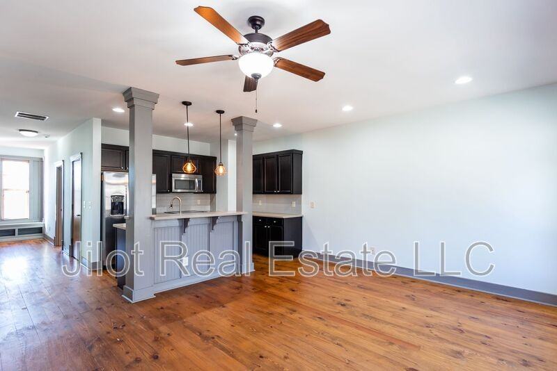 1806 Dekalb Ave Ne - Photo 6 of 37