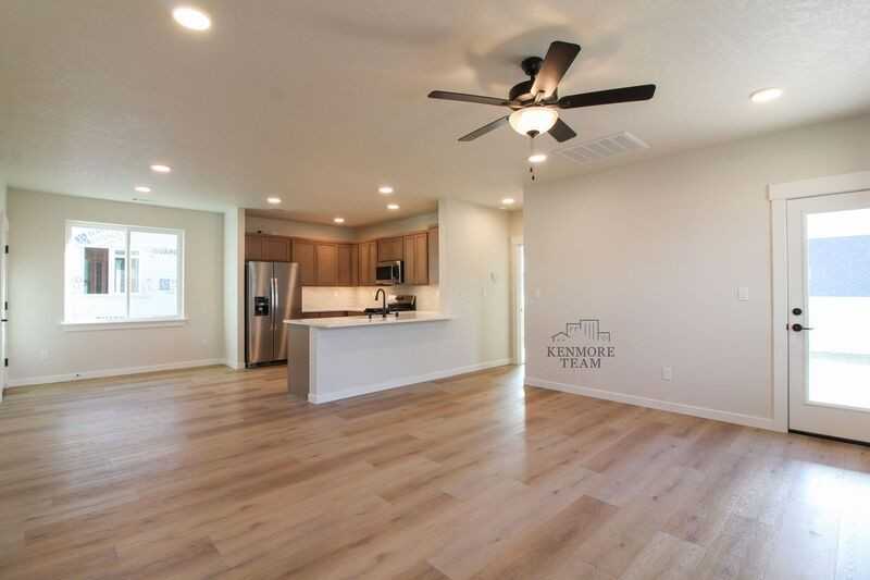 3669 Stonecap St - Photo 4 of 16