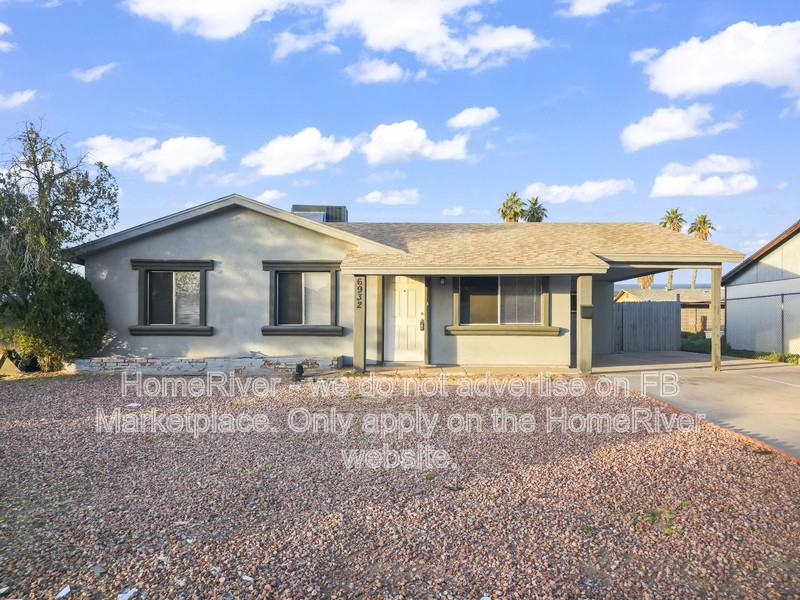 6932 W Holly St - Photo 2 of 22