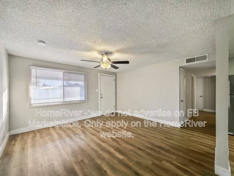 6932 W Holly St - Photo 4 of 22