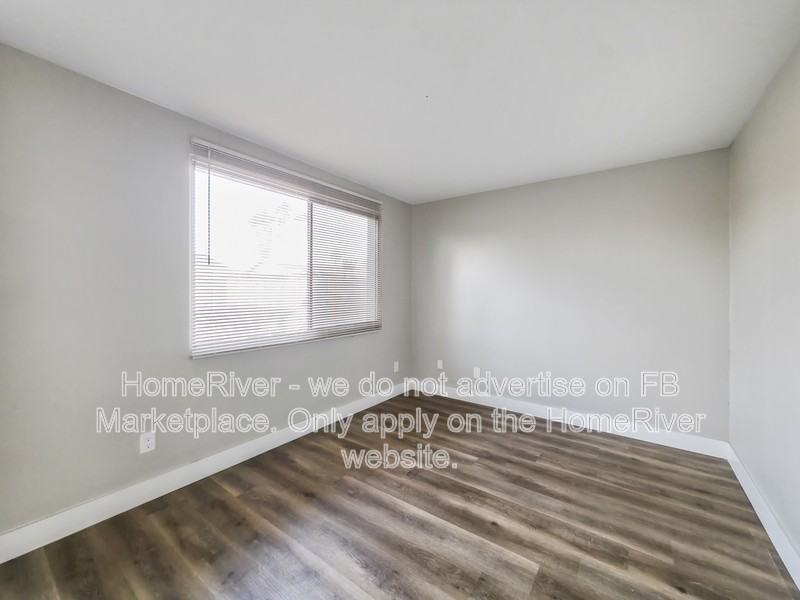 6932 W Holly St - Photo 6 of 22