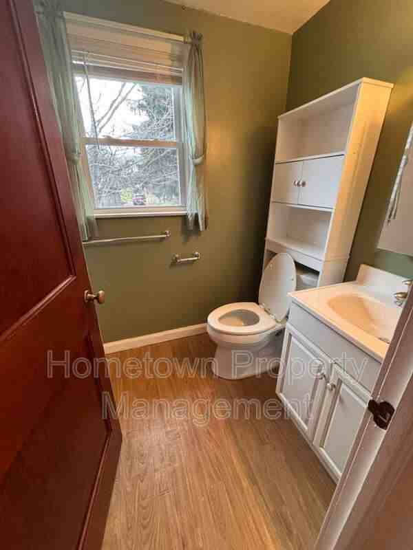 132 Locust Grove Rd - Photo 7 of 10