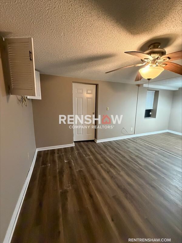 528 Troy Ave #B - Photo 3 of 24