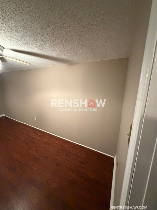 528 Troy Ave #B - Photo 4 of 24