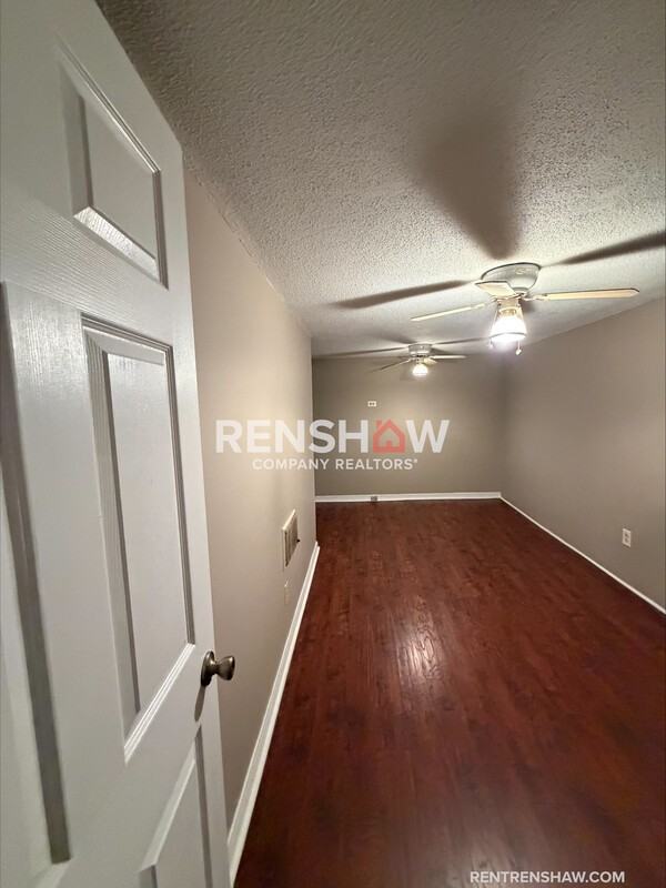 528 Troy Ave #B - Photo 7 of 24