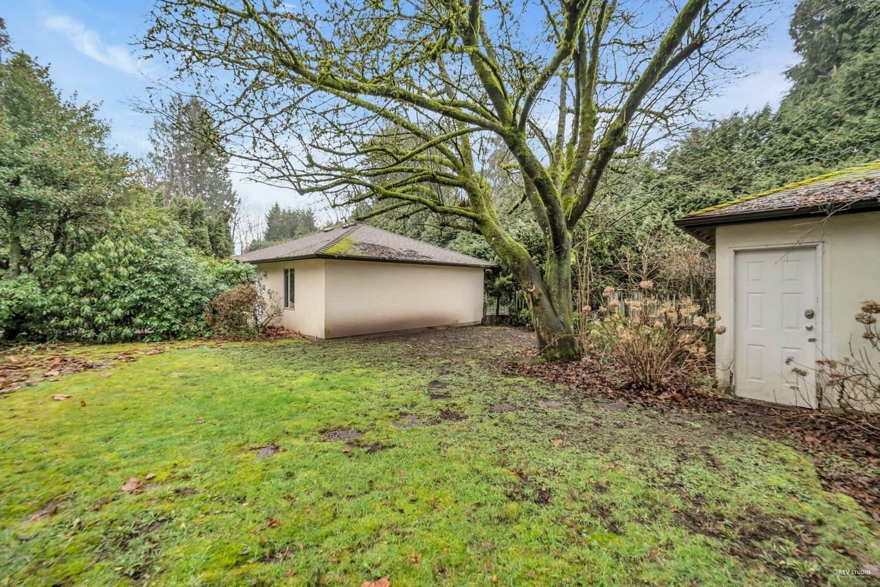 7929 Laburnum Street - Photo 2 of 32