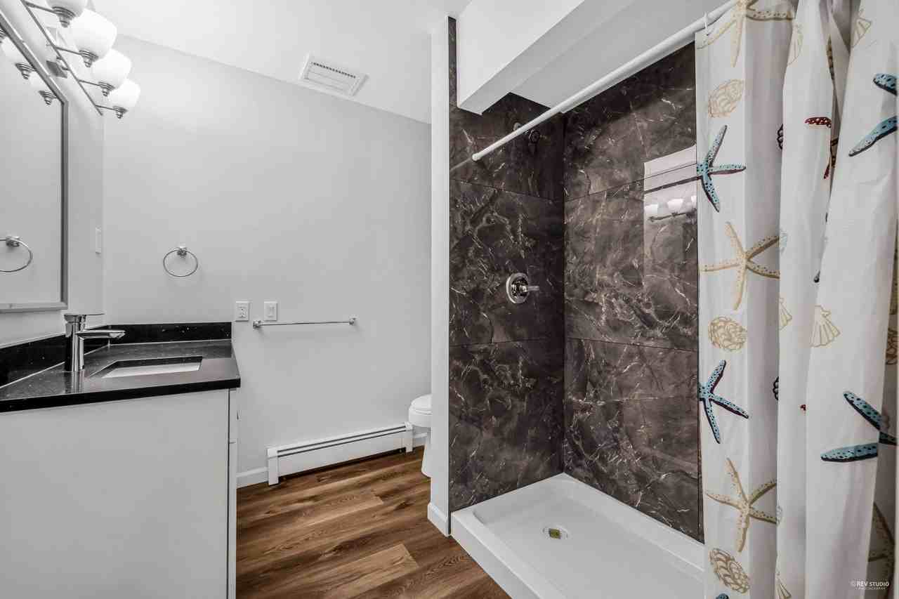 7929 Laburnum Street - Photo 6 of 32