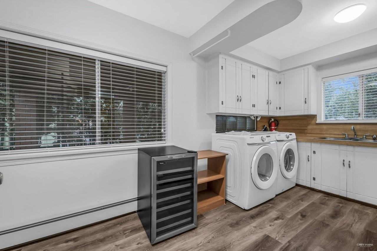 7929 Laburnum Street - Photo 7 of 32