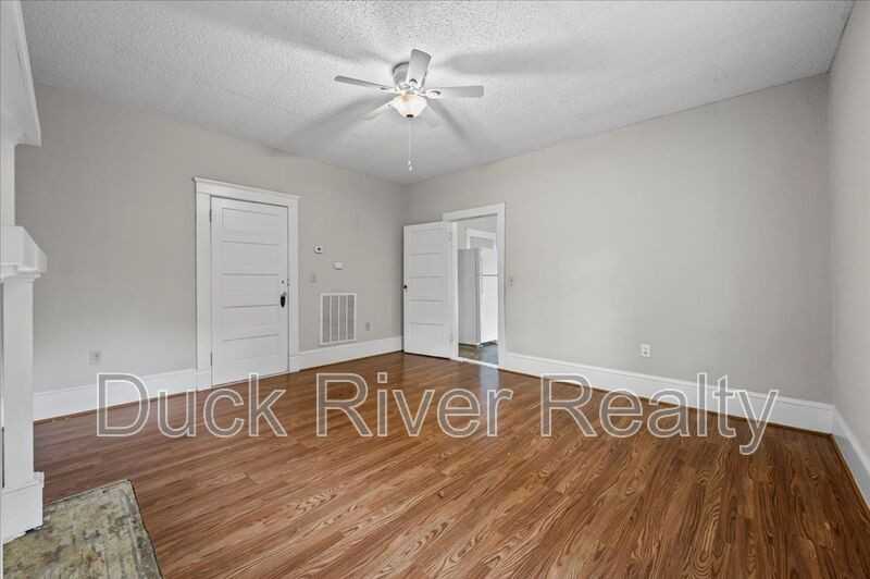 1603B Highland Ave - Photo 6 of 16