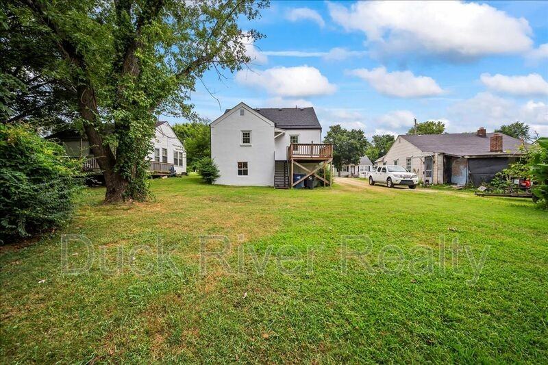 2135 Thomas Ave - Photo 2 of 18