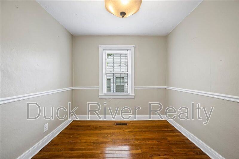 2135 Thomas Ave - Photo 3 of 18