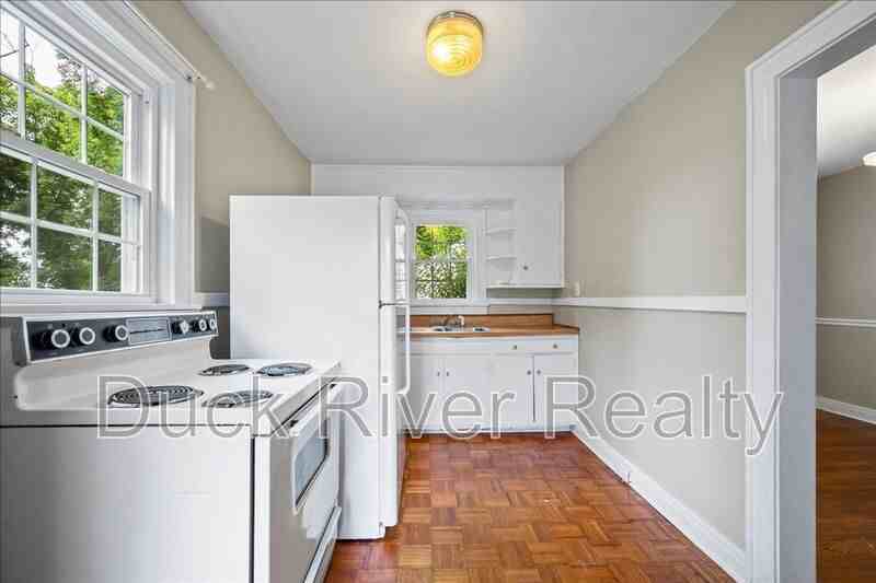 2135 Thomas Ave - Photo 4 of 18