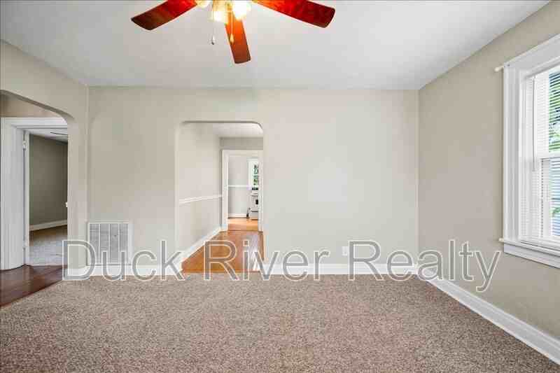 2135 Thomas Ave - Photo 5 of 18