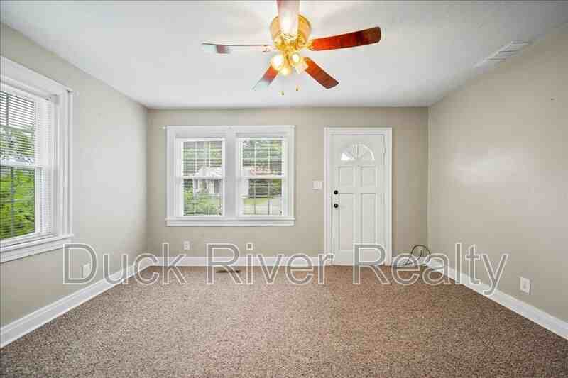 2135 Thomas Ave - Photo 7 of 18