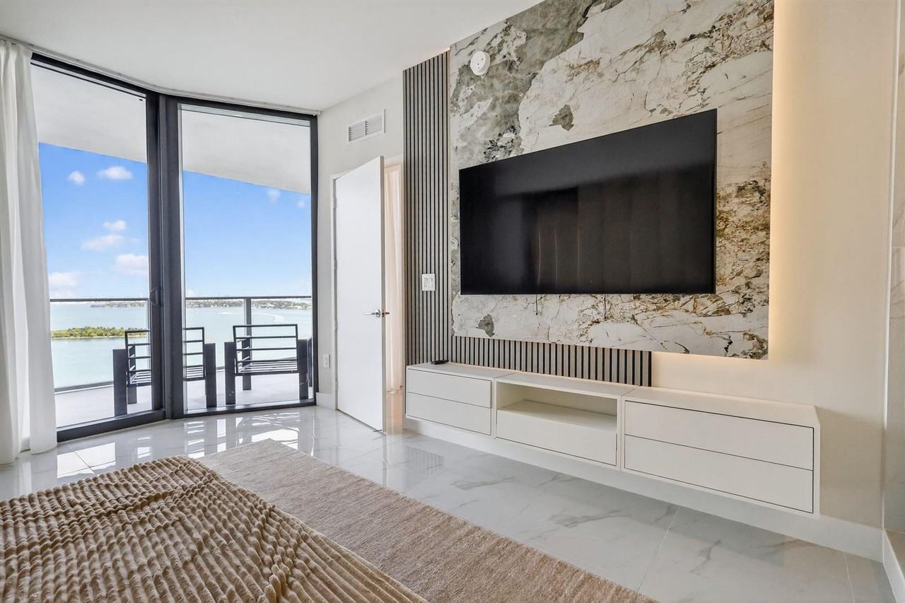 NE 23rd St & Biscayne Blvd - Photo 4 of 22