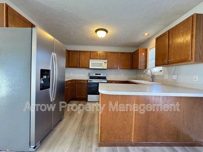 7355 S 20th St - Photo 6 of 26