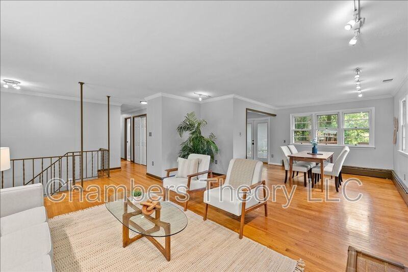 3035 Hazelton St - Photo 7 of 40