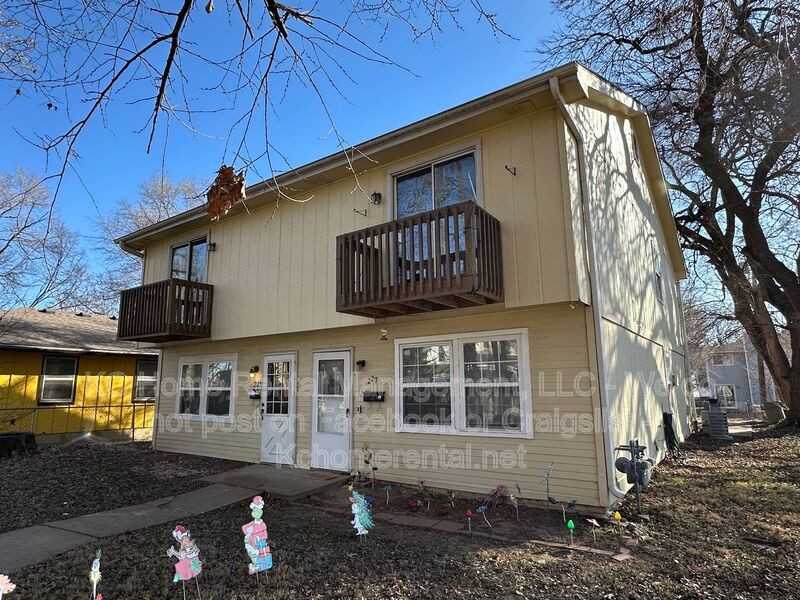 225 Ottawa St - Photo 2 of 30