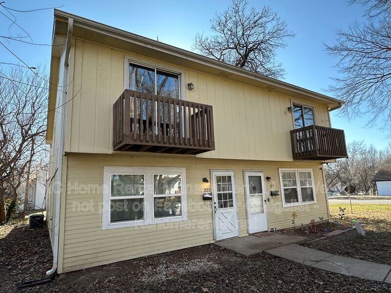 225 Ottawa St - Photo 3 of 30